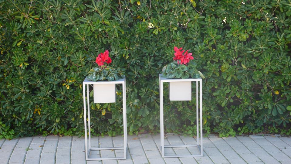 porta vasi in stile moderno da interni o esterni in metallo verniciato